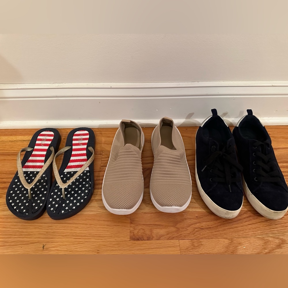 Size 8 - Lot Of 3 pairs of women's shoes Gap Danskin Mocassin Capelli flip flops